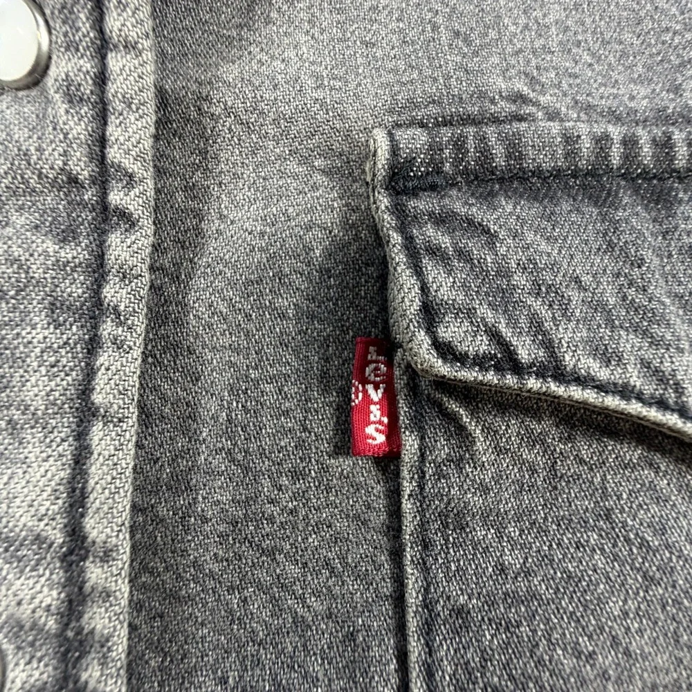 Levis Shirt Mens Small Gray Denim Western Snap Front Long Sleeve Standard Fit